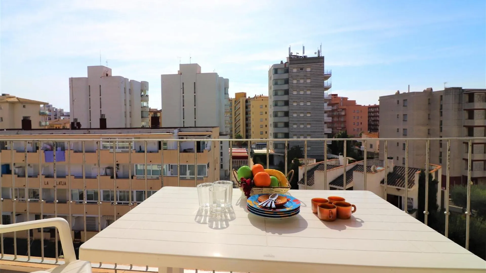 Apartment With View Roses