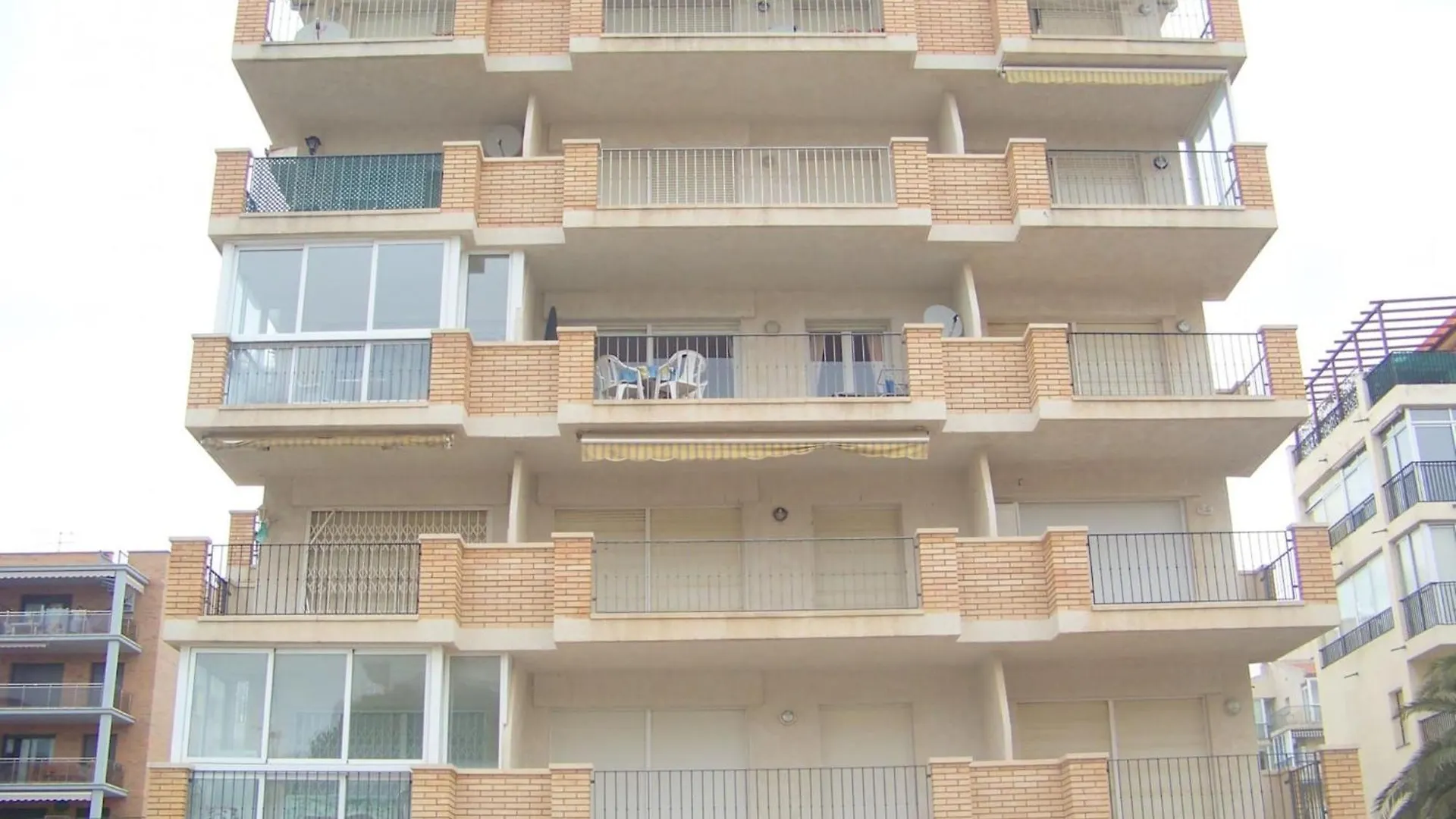Apartment With View Roses