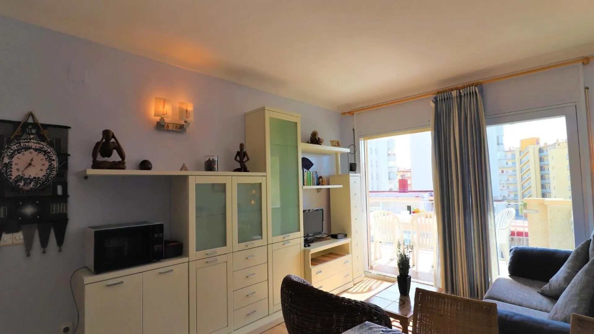 Apartment With View Roses